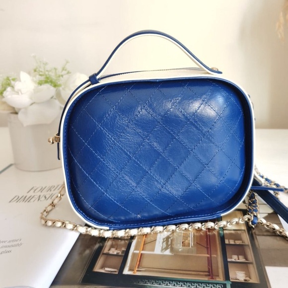 Chanel Vanity Case Navy White Quilted Crumpled Calfskin Bag - Picture 1 of 8